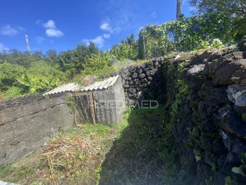 Moradia T4 para Venda em Urzelina (São Mateus)