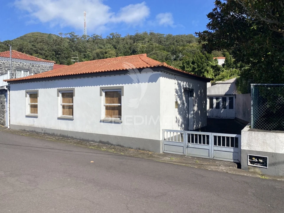 Moradia T4 para Venda em Urzelina (São Mateus) Foto 1