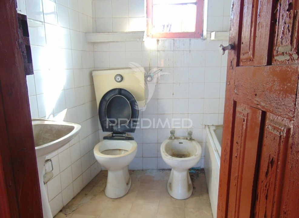 Moradia T4 para Venda em Andrães Foto 24
