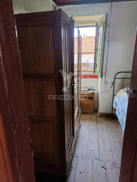 Moradia T4 para Venda em Andrães