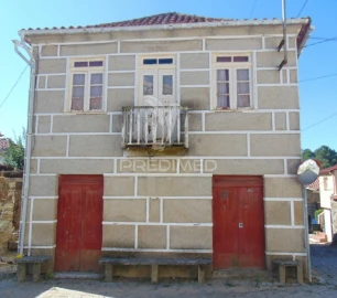 Moradia T4 para Venda em Andrães