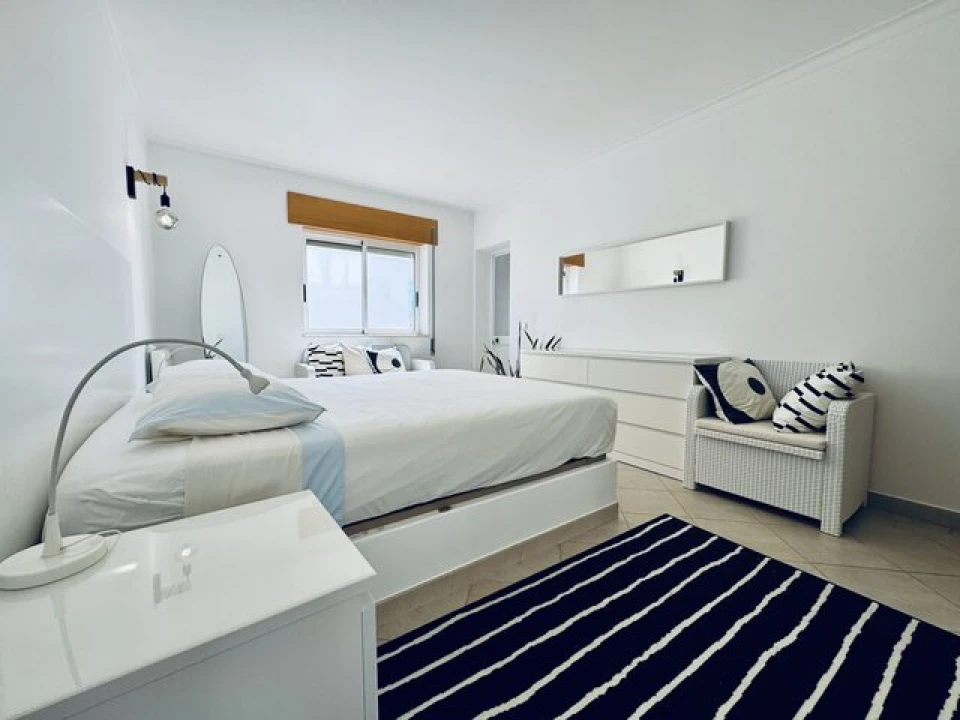 Apartamento T4 para Venda em Quarteira Foto 3