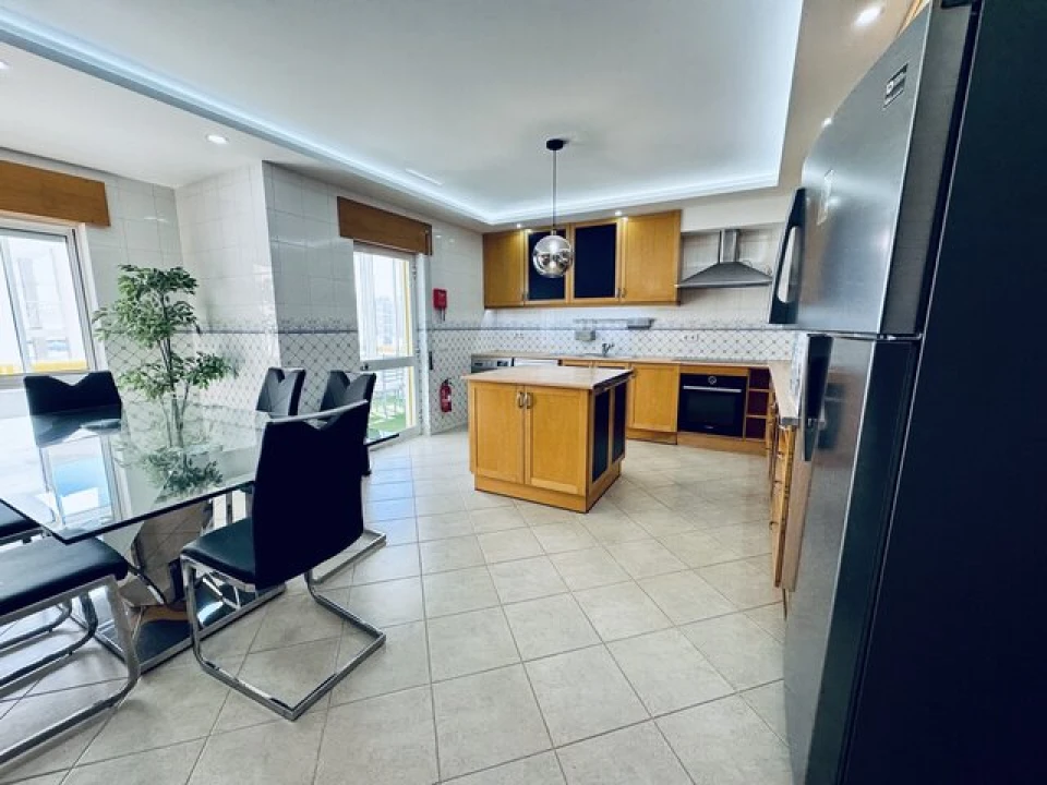 Apartamento T4 para Venda em Quarteira Foto 4