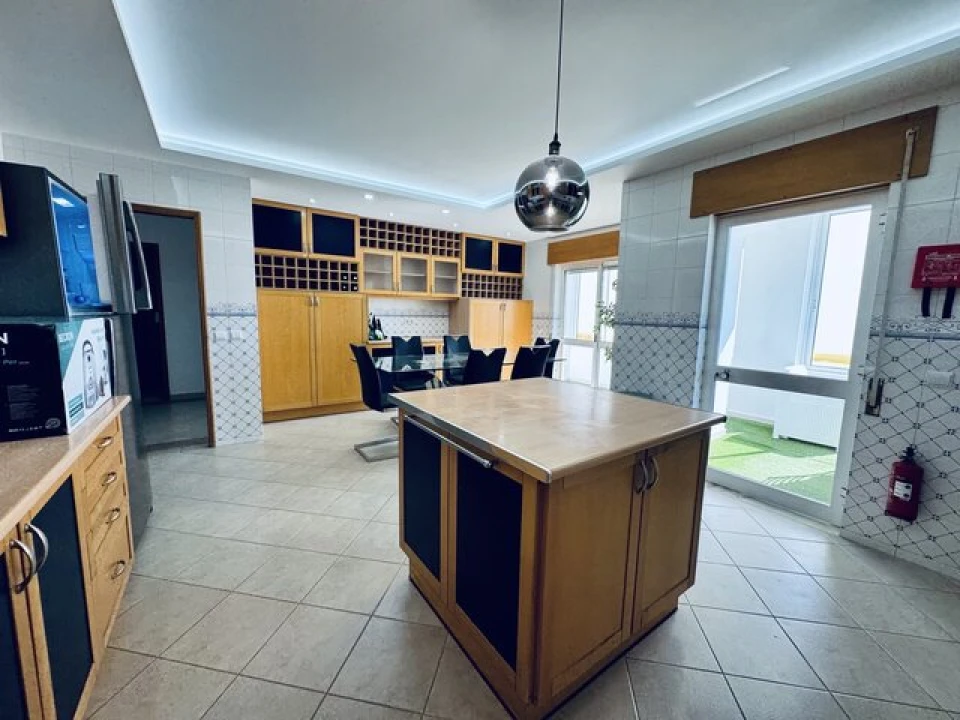 Apartamento T4 para Venda em Quarteira Foto 5