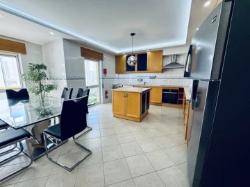 Apartamento T4 para Venda em Quarteira