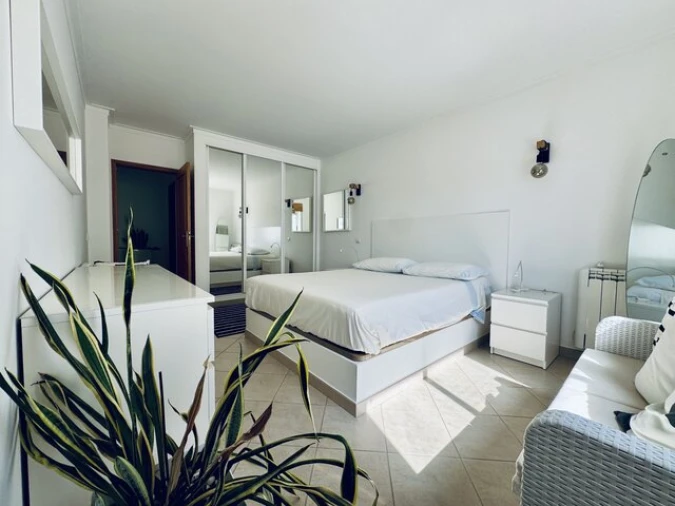 Apartamento T4 para Venda em Quarteira Foto 2