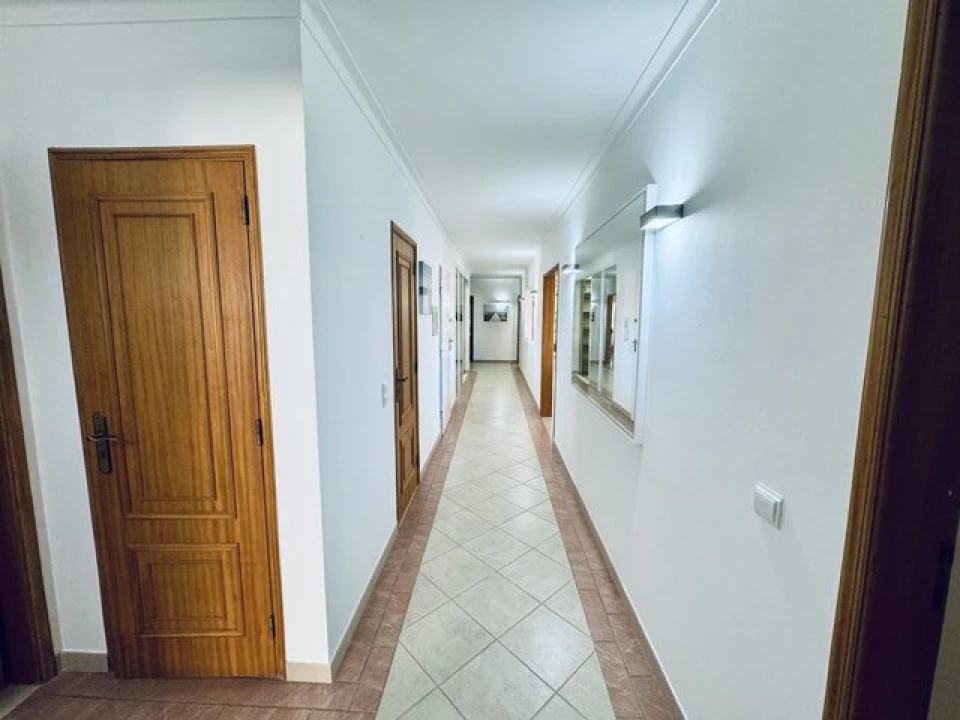 Apartamento T4 para Venda em Quarteira Foto 12
