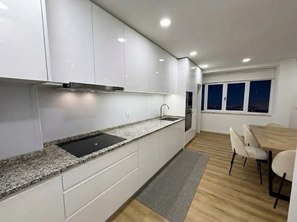 Apartamento T2 para Venda em Milheiros de Poiares Foto 2