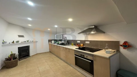 Moradia T2 para Venda em São João dos Caldeireiros
