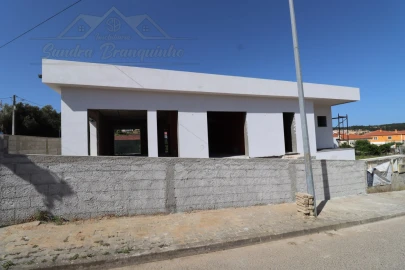 Moradia T3 para Venda em Maxial e Monte Redondo