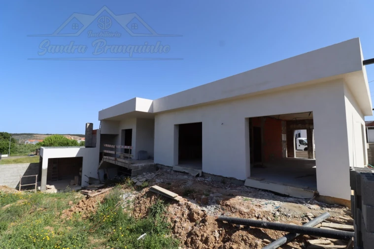 Moradia T3 para Venda em Maxial e Monte Redondo Foto 39