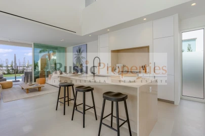 Moradia T4 para Venda em Santa Barbara de Nexe