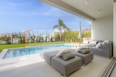 Moradia T4 para Venda em Santa Barbara de Nexe