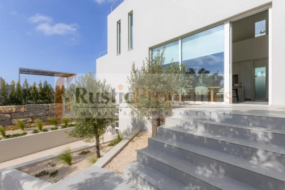 Moradia T4 para Venda em Santa Barbara de Nexe