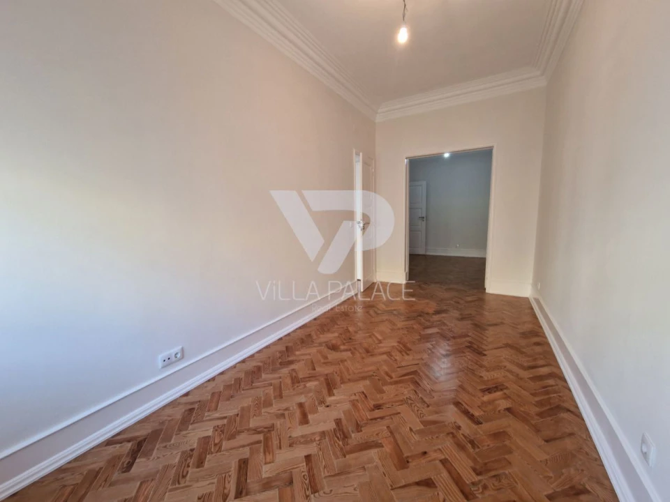 Apartamento T2 para Arrendamento em Campo de Ourique Foto 4