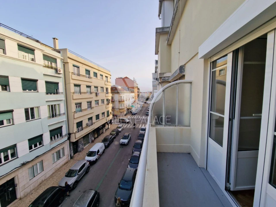 Apartamento T2 para Arrendamento em Campo de Ourique Foto 9