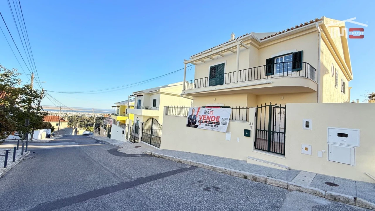 Moradia T3 para Venda em Alverca do Ribatejo e Sobralinho Foto 2