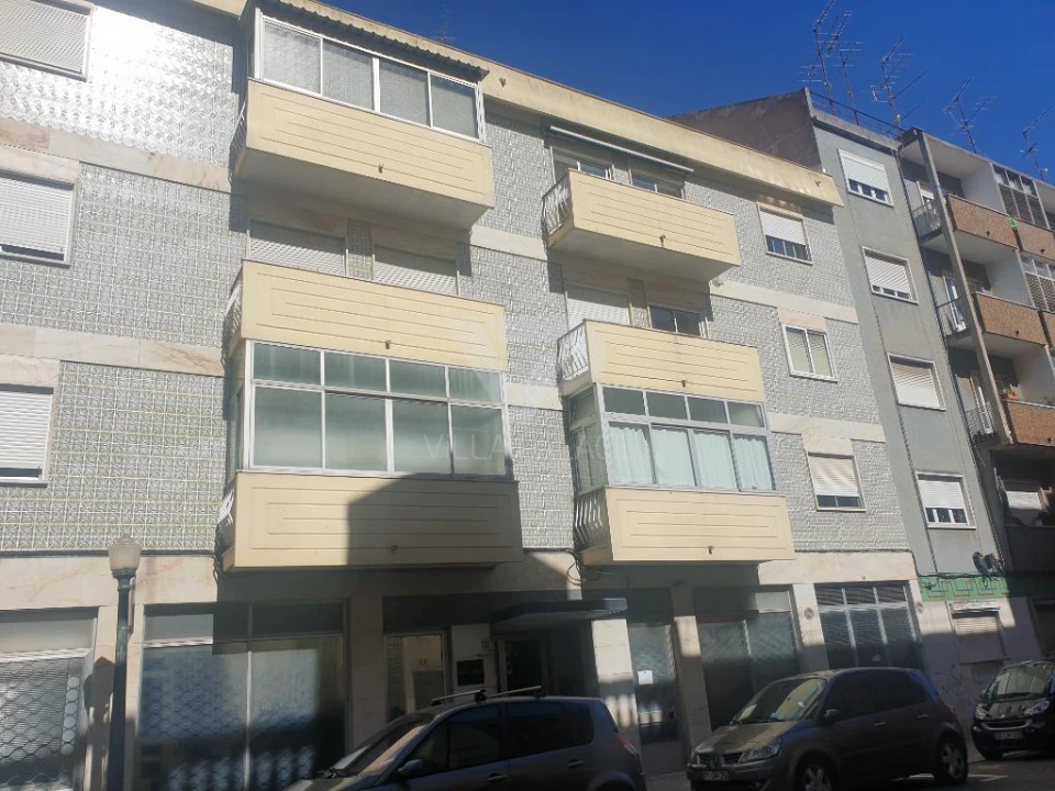 Apartamento T1 para Arrendamento em Campo de Ourique Foto 1
