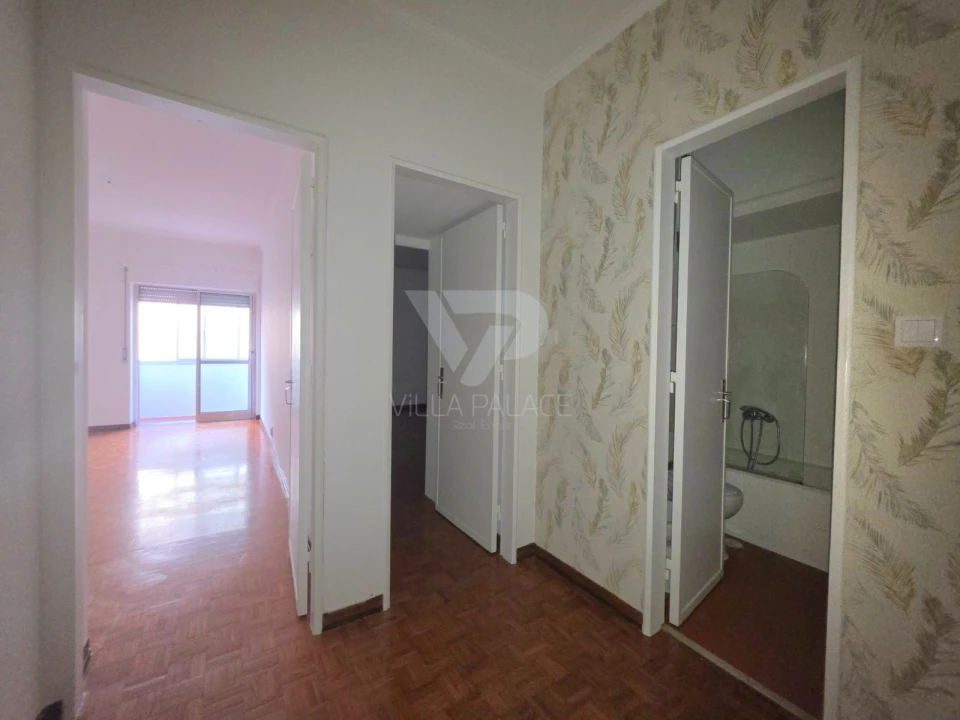 Apartamento T1 para Arrendamento em Campo de Ourique Foto 2