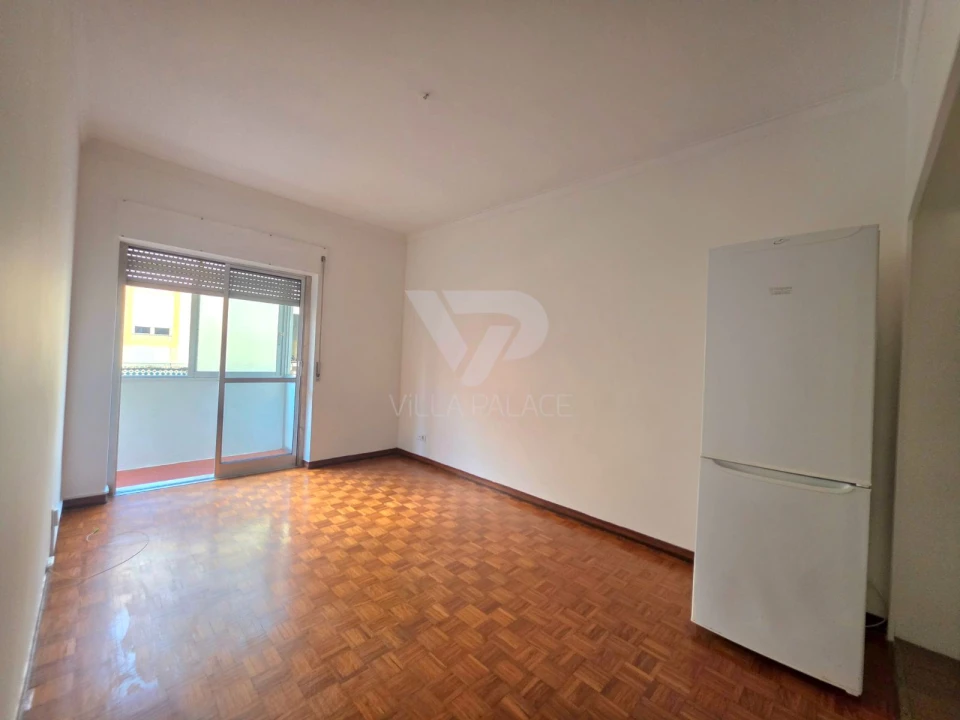 Apartamento T1 para Arrendamento em Campo de Ourique Foto 4