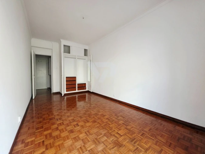 Apartamento T1 para Arrendamento em Campo de Ourique Foto 13