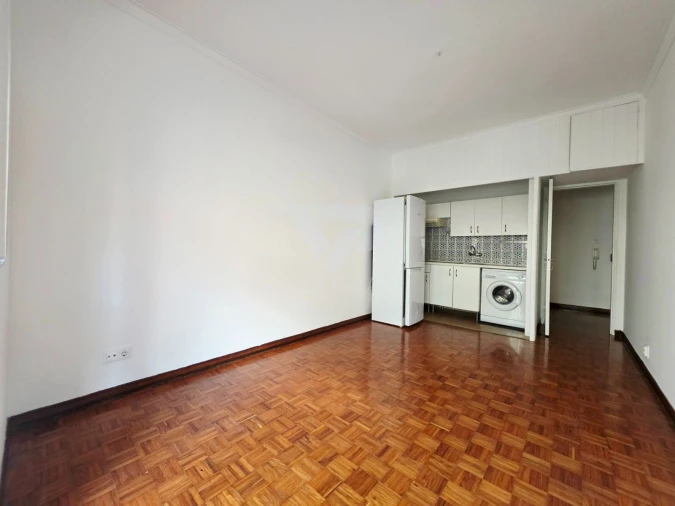 Apartamento T1 para Arrendamento em Campo de Ourique Foto 3