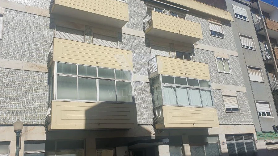 Apartamento T1 para Arrendamento em Campo de Ourique