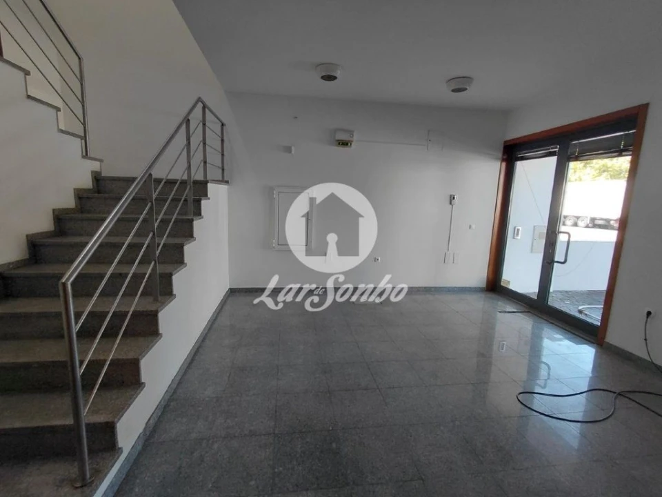 Armazém para Arrendamento em Pousa Foto 2