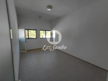 Armazém para Arrendamento em Pousa