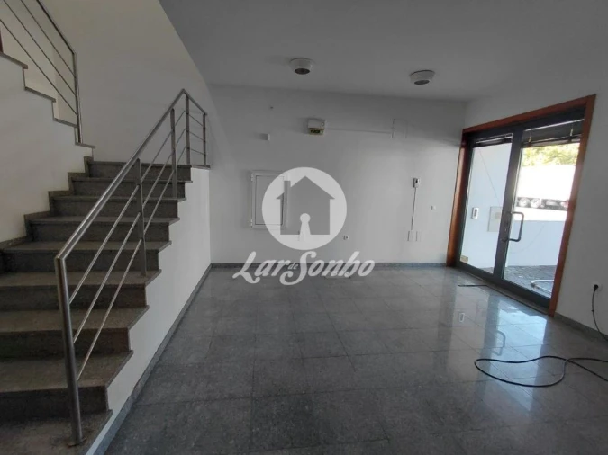 Armazém para Arrendamento em Pousa Foto 2