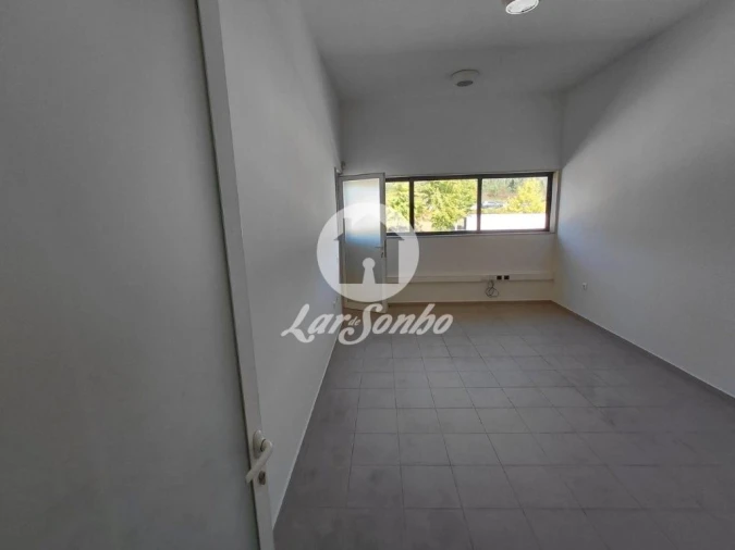 Armazém para Arrendamento em Pousa Foto 7