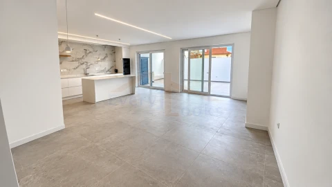 Moradia T4 para Venda em Ferrel