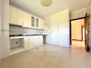Apartamento T3 para Venda em Paços de Brandão