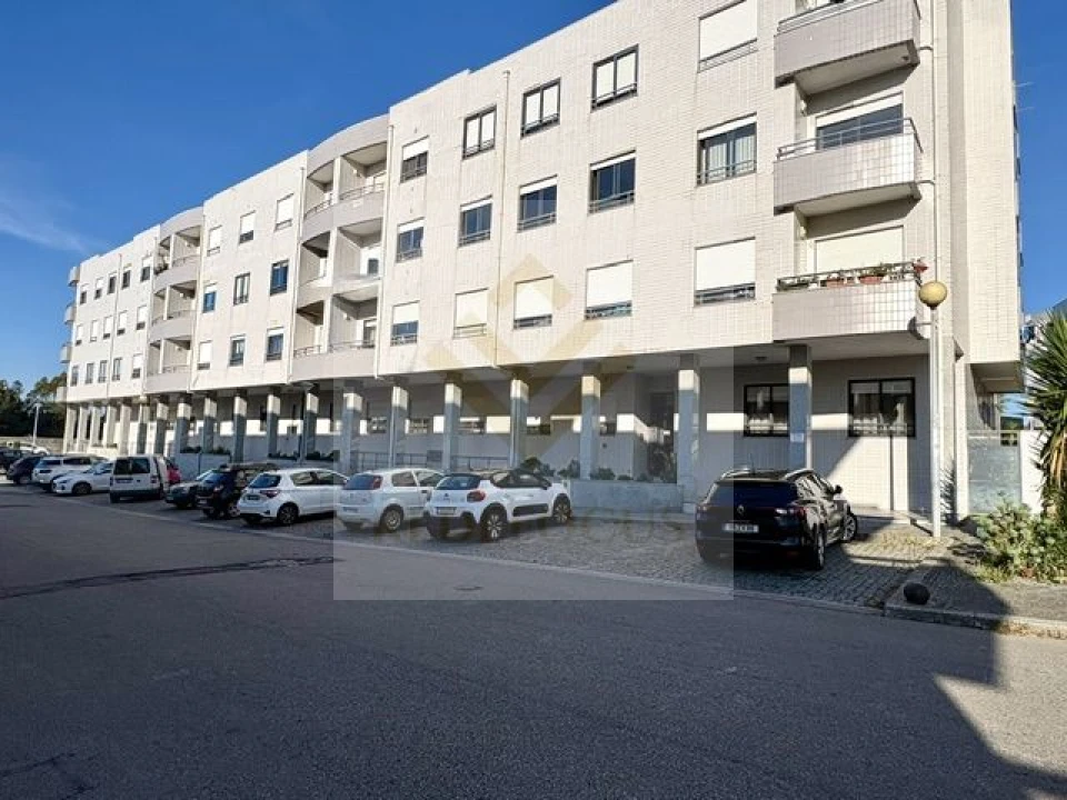 Apartamento T3 para Venda em Paços de Brandão Foto 2