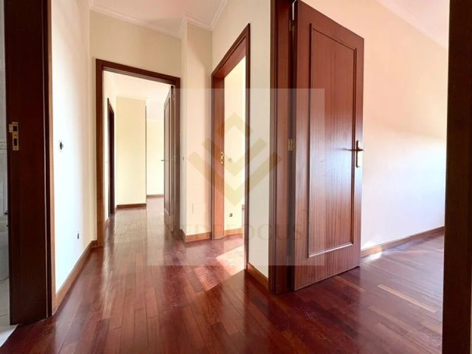 Apartamento T3 para Venda em Paços de Brandão Foto 19