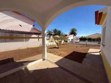 Moradia T3 para Venda em Porto Santo