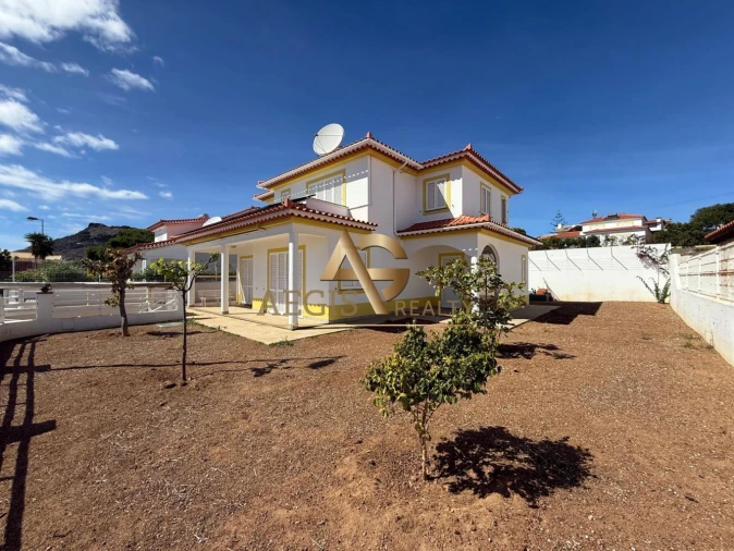 Moradia T3 para Venda em Porto Santo Foto 2