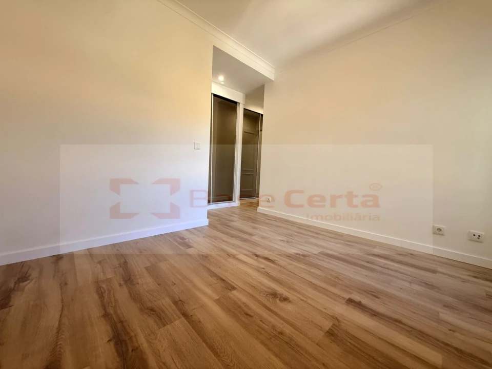 Apartamento T3 para Venda em Laranjeiro e Feijó Foto 17