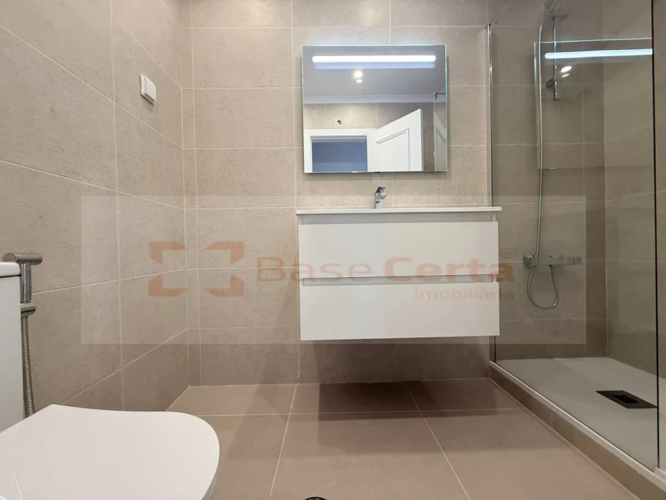 Apartamento T3 para Venda em Laranjeiro e Feijó Foto 18