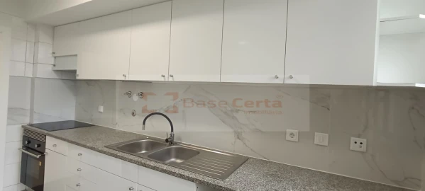 Apartamento T3 para Venda em Laranjeiro e Feijó