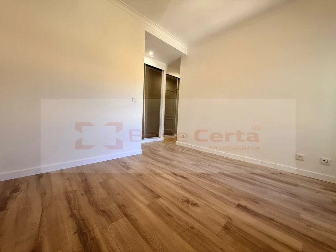 Apartamento T3 para Venda em Laranjeiro e Feijó Foto 17