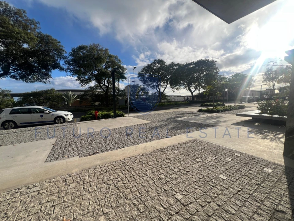 Loja para Arrendamento em São Martinho Foto 8