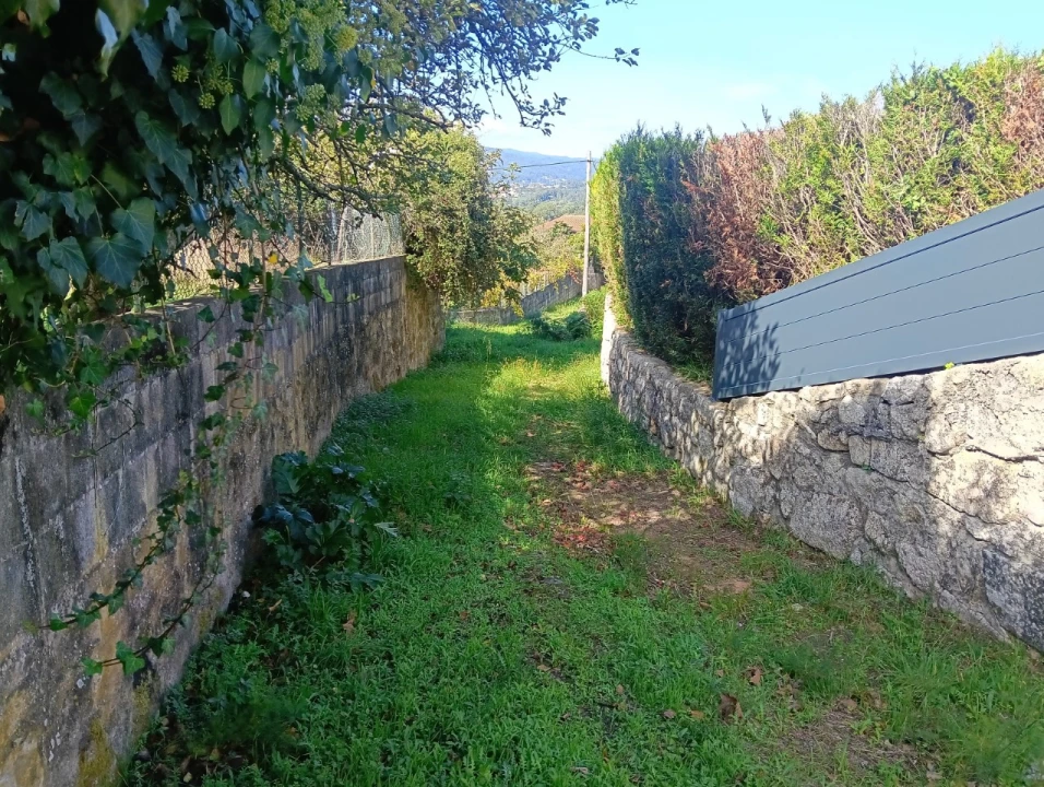 Terreno para Venda em Reboreda e Nogueira Foto 1