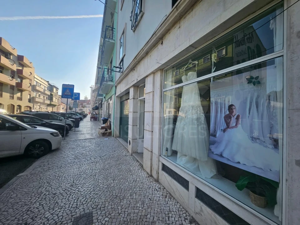 Loja para Venda em Alvalade Foto 2