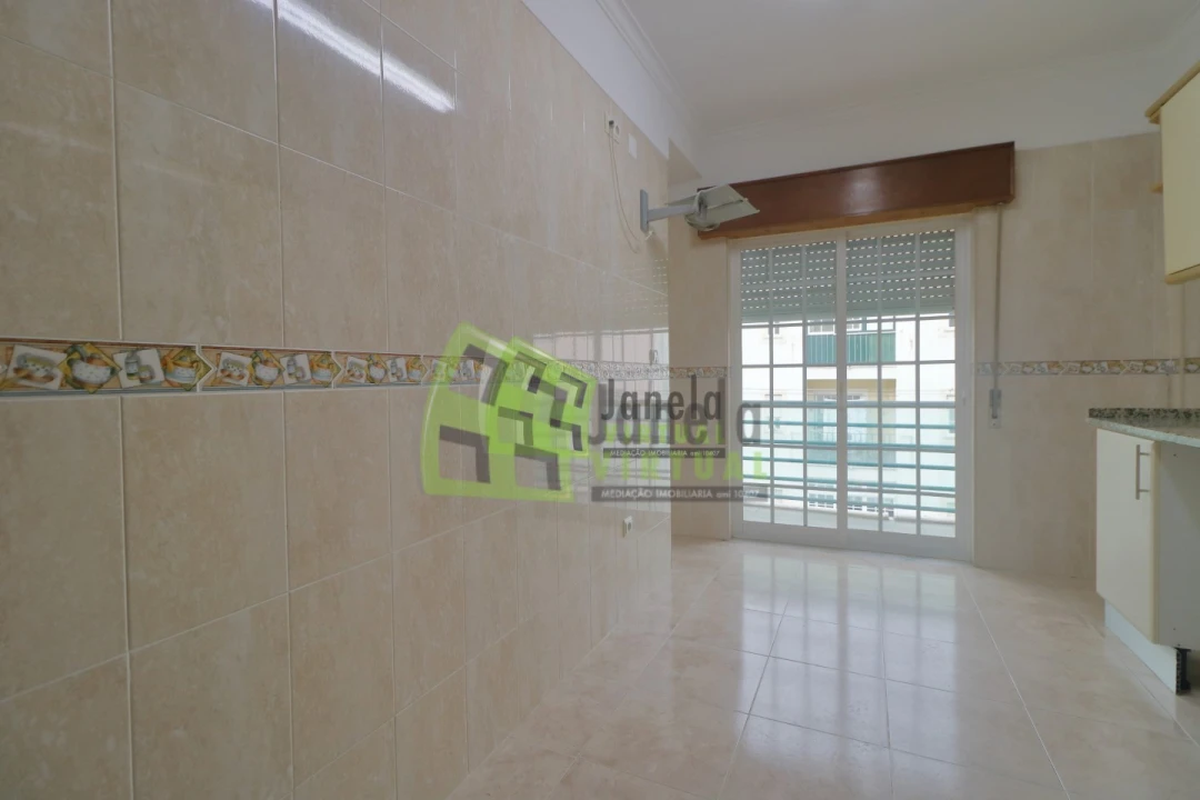 Apartamento T2 para Venda em Quinta do Conde Foto 11