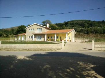 Moradia T3 para Venda em Linhares
