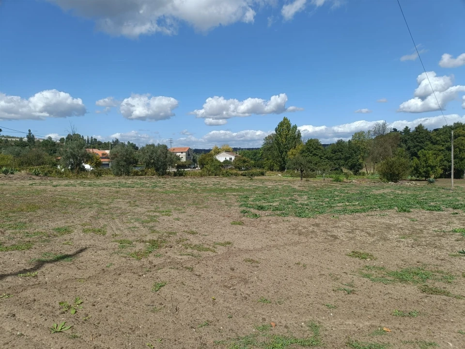 Terreno para Venda em Paranhos Foto 2
