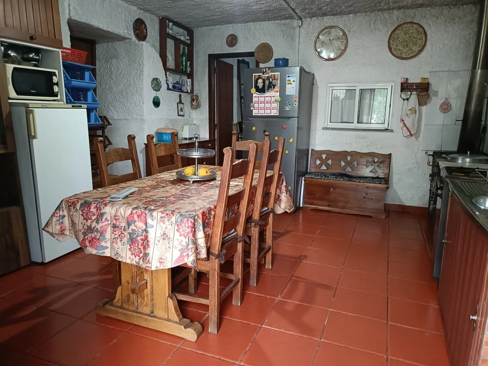 Moradia T4 para Venda em Paranhos Foto 4