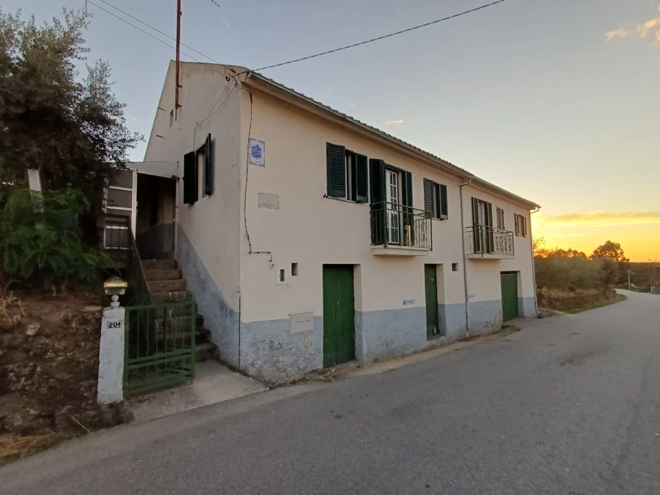 Moradia T3 para Venda em Figueiró da Serra e Freixo da Serra Foto 1