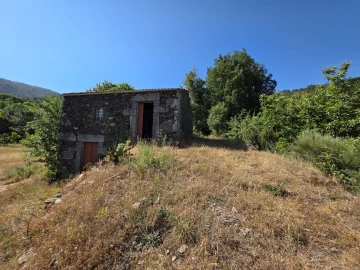 Quinta T0 para Venda em Valezim